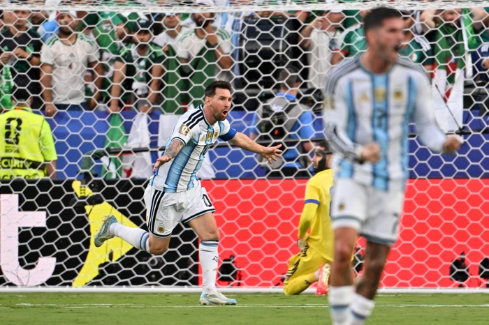 Con triplete de Messi, Argentina supera a Argelia