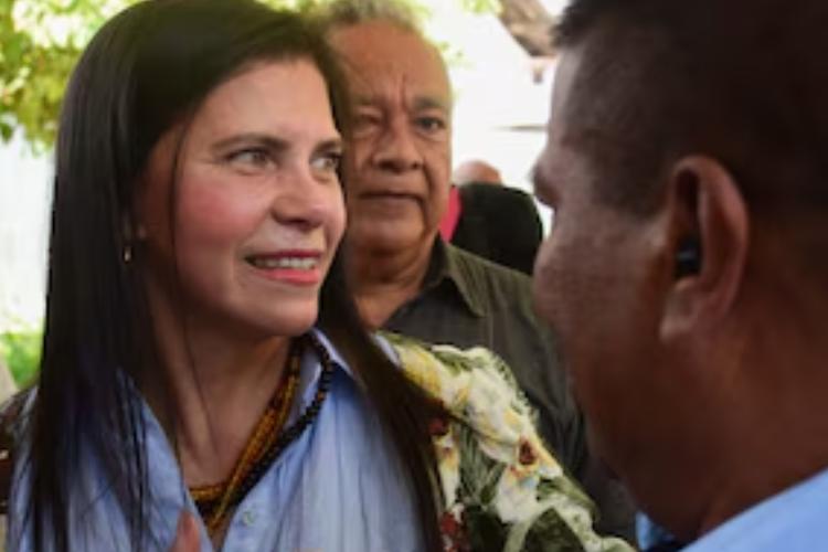 Se deslindan de críticas de Manuela Obrador a Trump