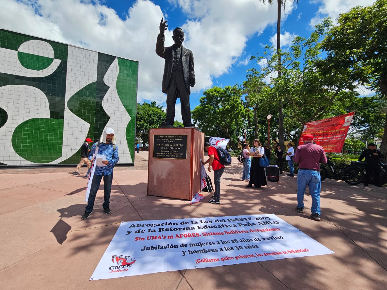 CNTE Jalisco exige a Sheinbaum atender demandas