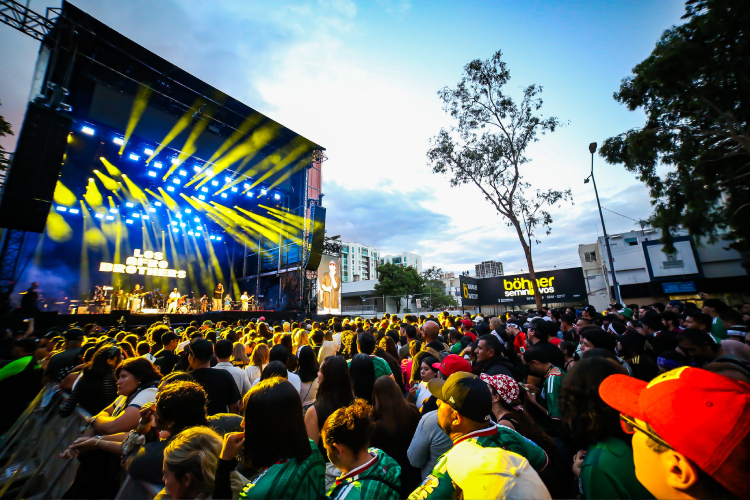 Gobernador destaca asistencia de 170 mil personas al concierto de Maná en La Minerva