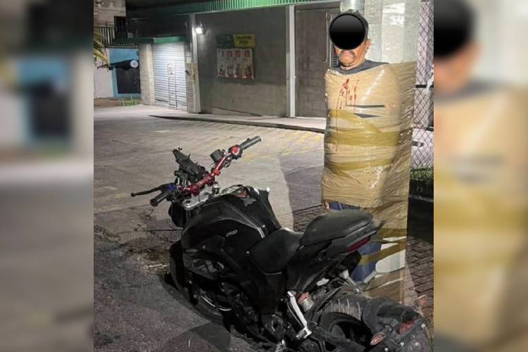 Dejan a otro amarrado a un poste en Lagos de Moreno