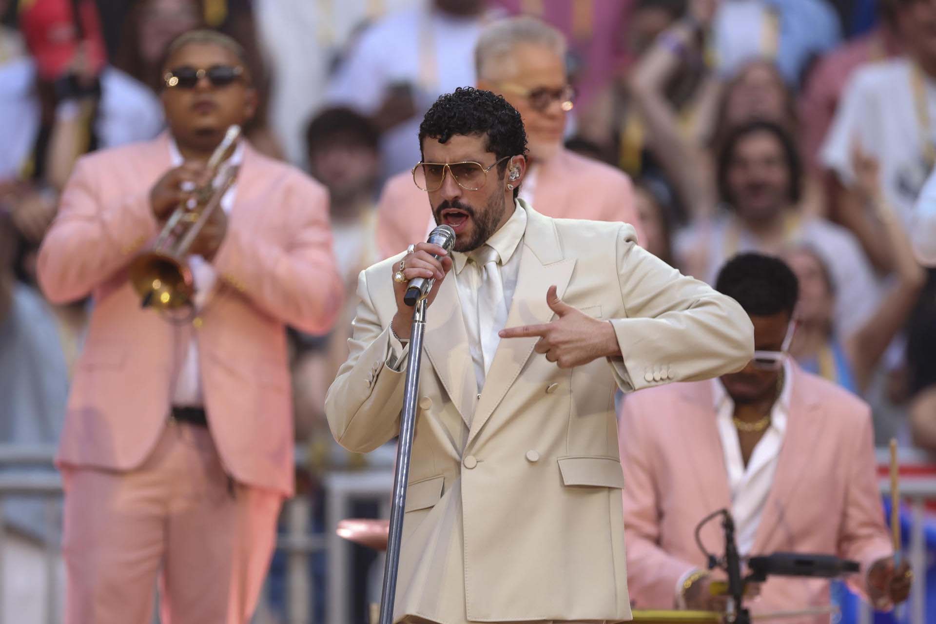Bad Bunny, primer artista latino en recaudar mil MDD