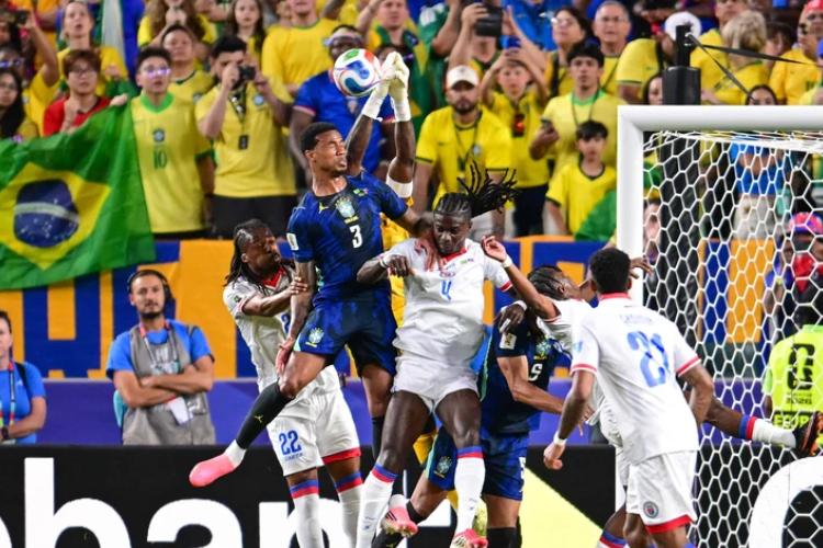 Brasil golea a Haití y toma el liderato del Grupo C