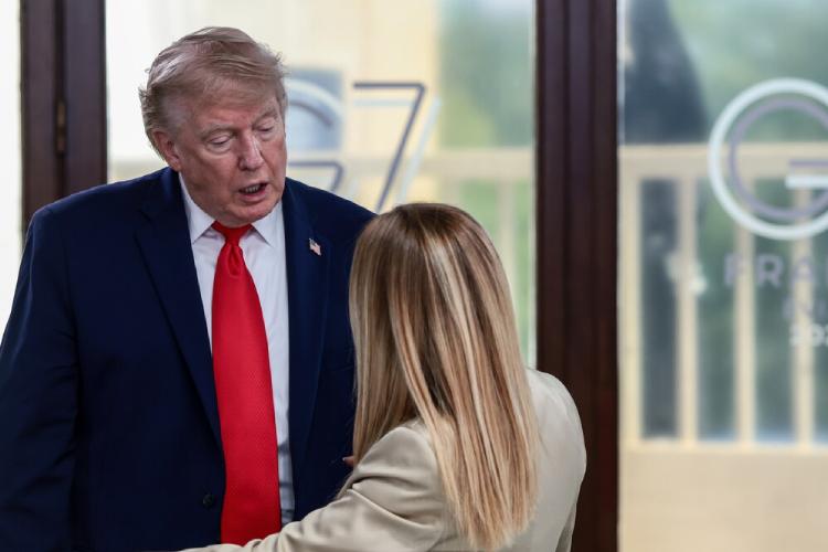 Trump ‘se obsesina’ con Meloni