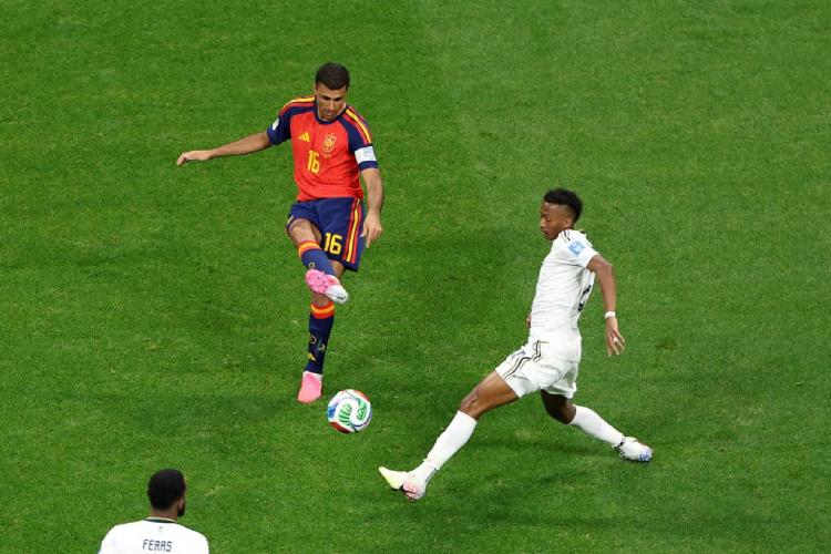 España golea a Arabia Saudita