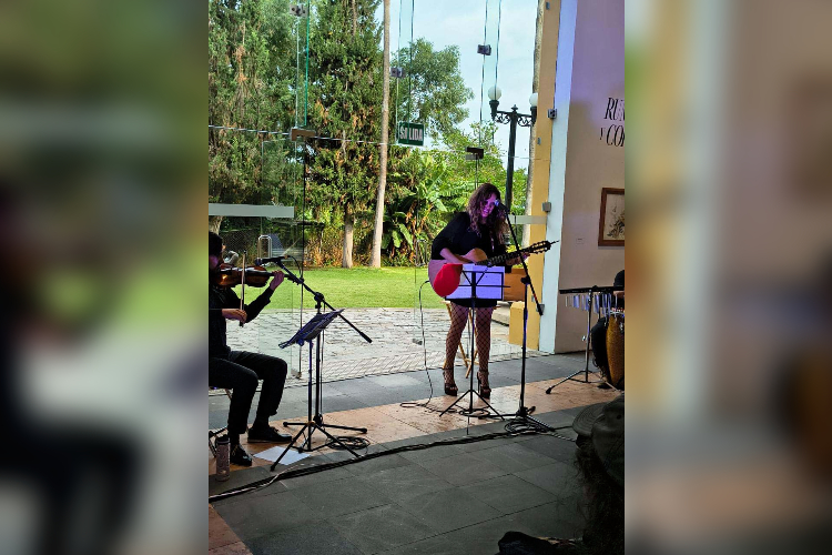 Niuver puso a bailar y cantar a Chapala