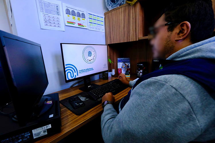Aporta IJCF información al Banco Forense