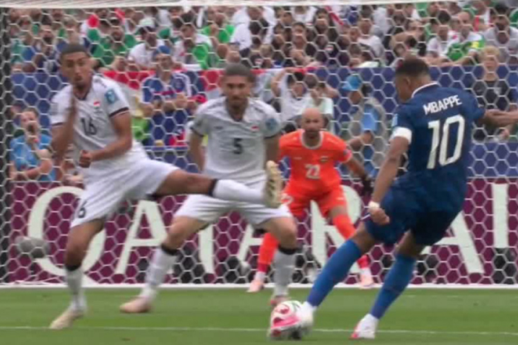 Mbappé firma doblete y clasifica a Francia a dieciseisavos de final