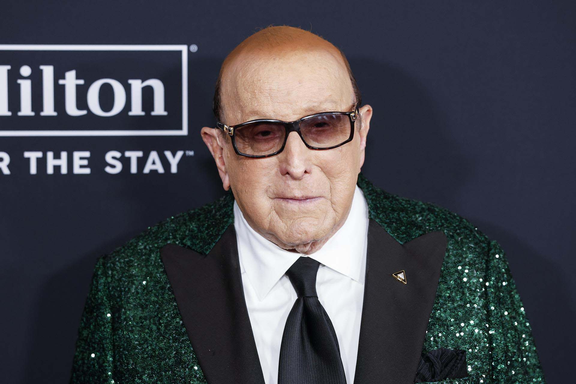 Muere el legendario productor musical Clive Davis en NY