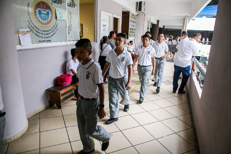 Secundarias carecen de herramientas para atender a estudiantes indígenas migrantes