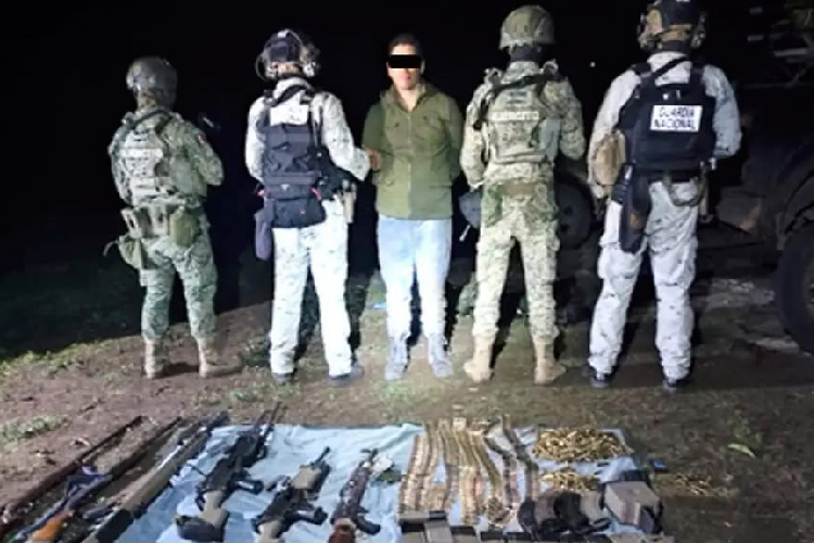 Decomisan arsenal y vehículos blindados tras operativo en Jilotlán