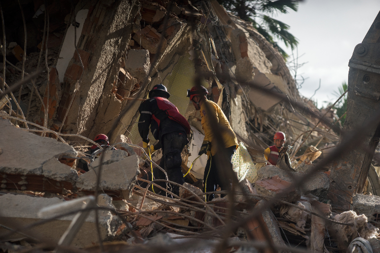 Sube a 589 número de muertos por terremotos en Venezuela