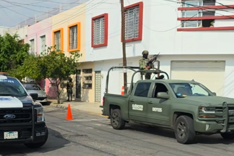 Investigan hallazgo de hielera con amenaza frente a una vivienda 