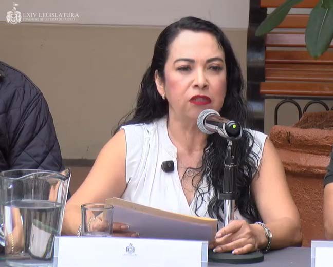 Alcaldesa de Juanacatlán acusa presunto daño al erario