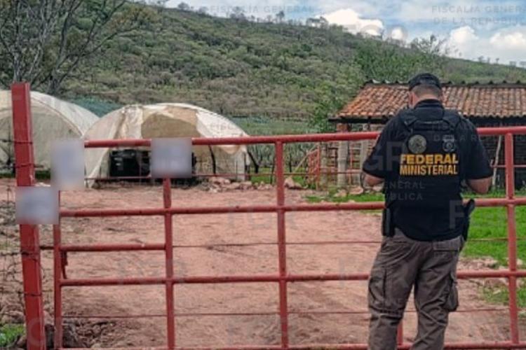 FGR asegura seis mil litros de huachicol en Tototlán