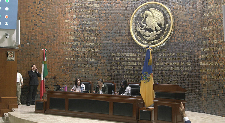 Simula el Congreso con petición de prórroga