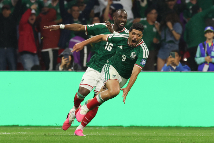 México domina a Ecuador en el Azteca y avanza a Octavos