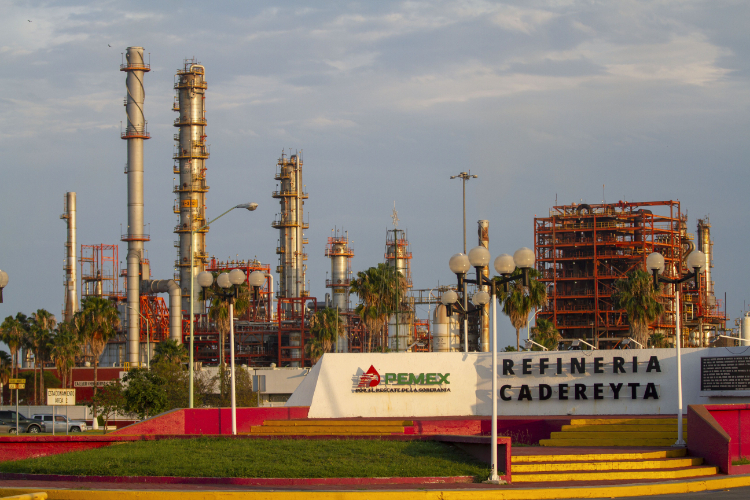 Gobierno federal 'salva' a Pemex de deuda