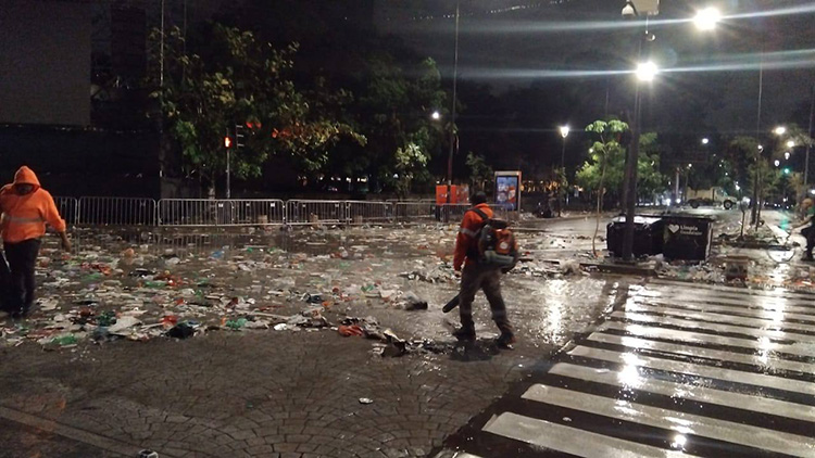 Triunfo de México deja 64 toneladas de basura en Guadalajara 