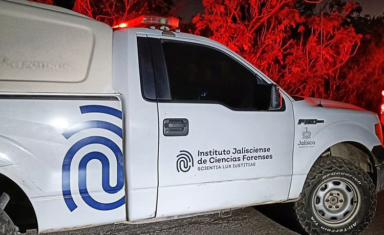 Hallan a tres muertos y dos personas lesionadas 