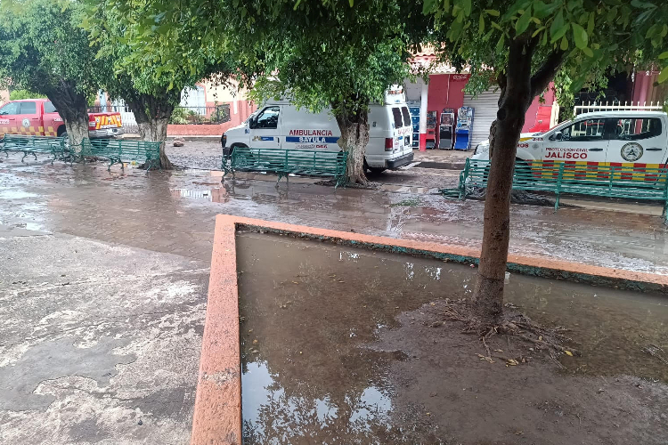 Desbordamiento de río inunda 100 viviendas en Sayula