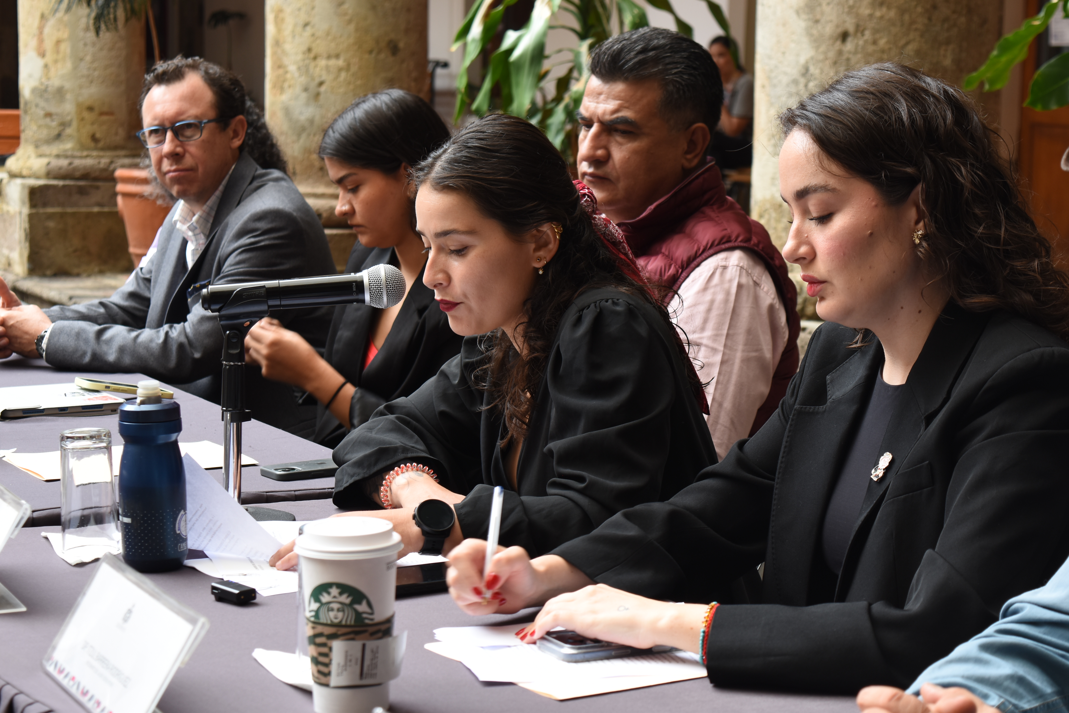 Van por comparecencia de secretario de Salud y alerta sanitaria por agua contaminada