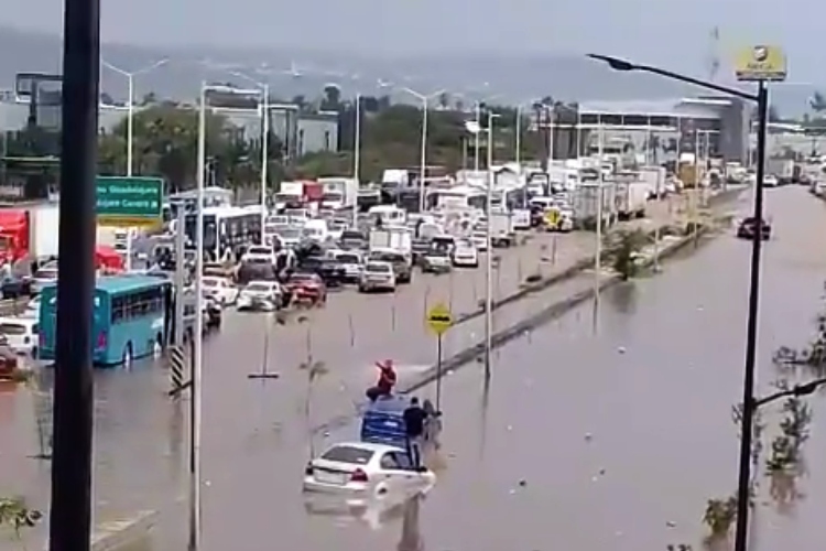 Tormenta colapsa sur de la metrópoli; suspenden Línea 4