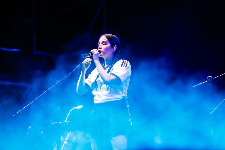 Vibra Jalisco impulsa promoción turística con concierto de Ximena Sariñana en Puerto Vallarta