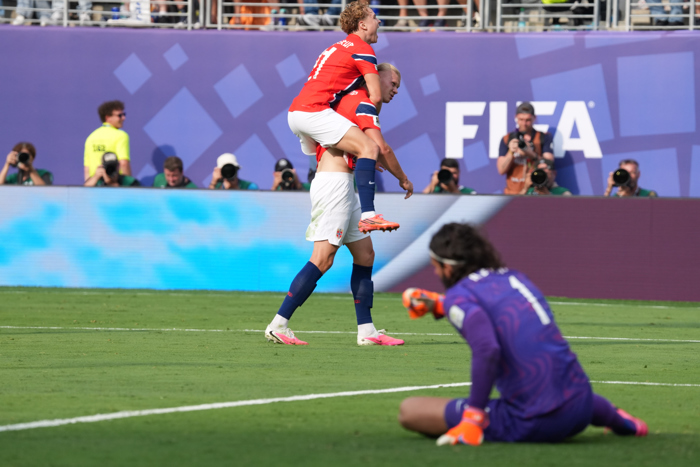 Noruega vence 2-1 a un Brasil que nunca despegó