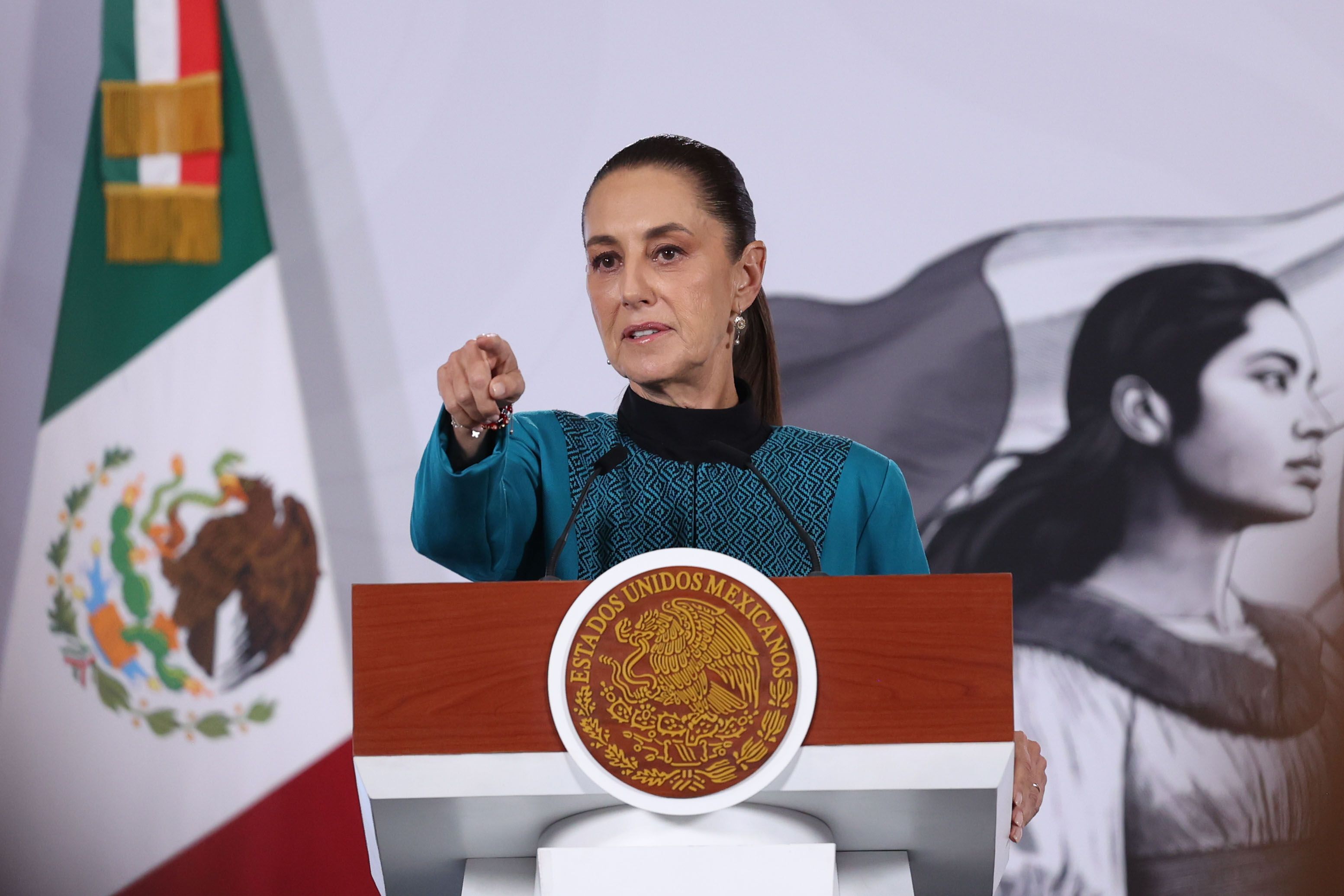 Sheinbaum pide a periodistas en riesgo buscar protección