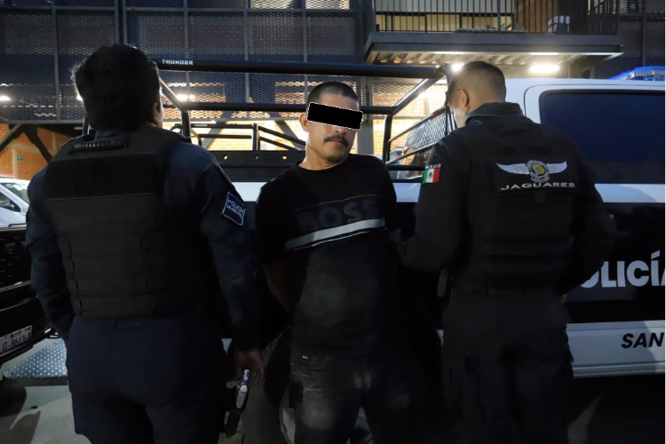 Detienen a conductor por amenazar con arma tras incidente vial
