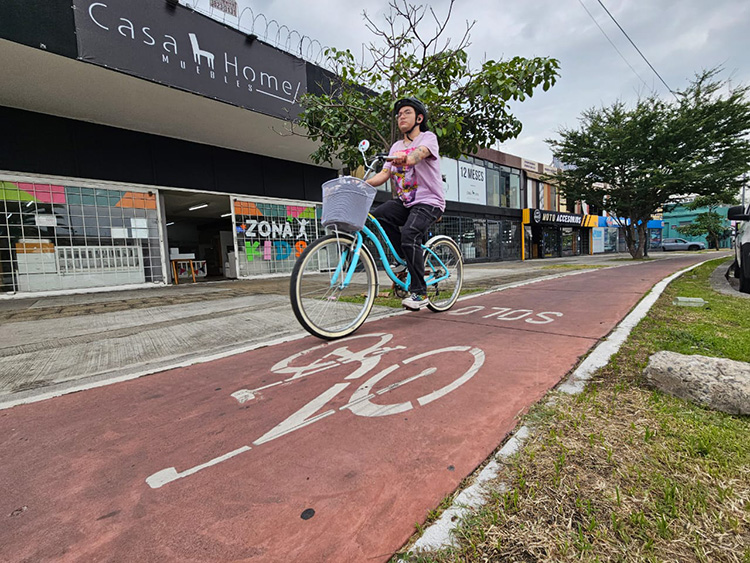 Construyen 38.8 kilómetros de ciclovías