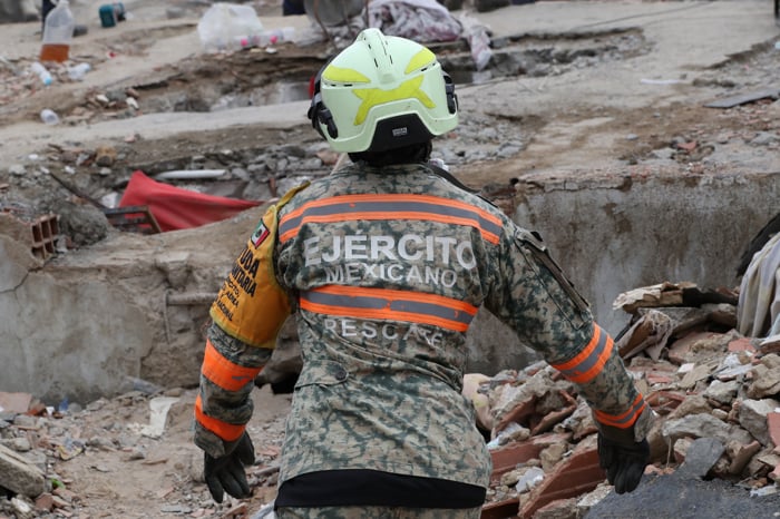 Misión mexicana recupera 92 cuerpos y rescata a dos personas tras terremotos en Venezuela