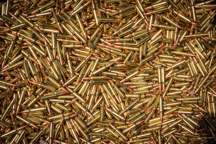 EUA presume decomiso de 50 mil armas que tenían como destino México