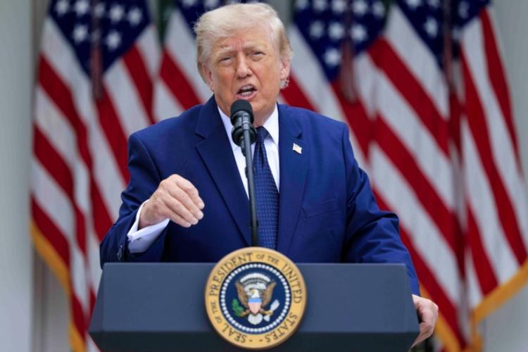 Trump amenaza con destruir objetivos en Irán si intentan asesinarlo