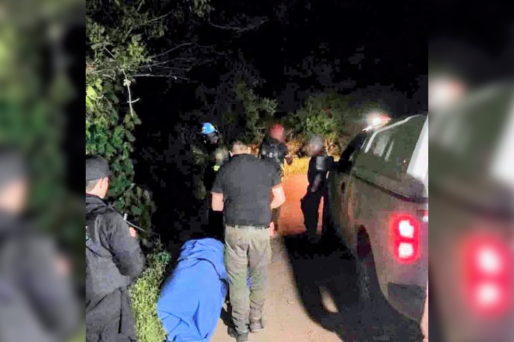 Localizan cadáver de una mujer junto a carretera en San Gabriel
