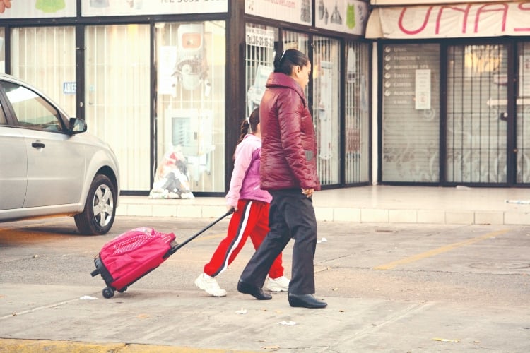 Legislativo pide revisión de mochilas en escuelas