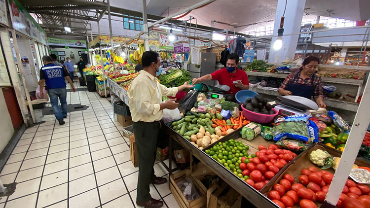 Tras meses de aumento, bajan las líneas de pobreza extrema