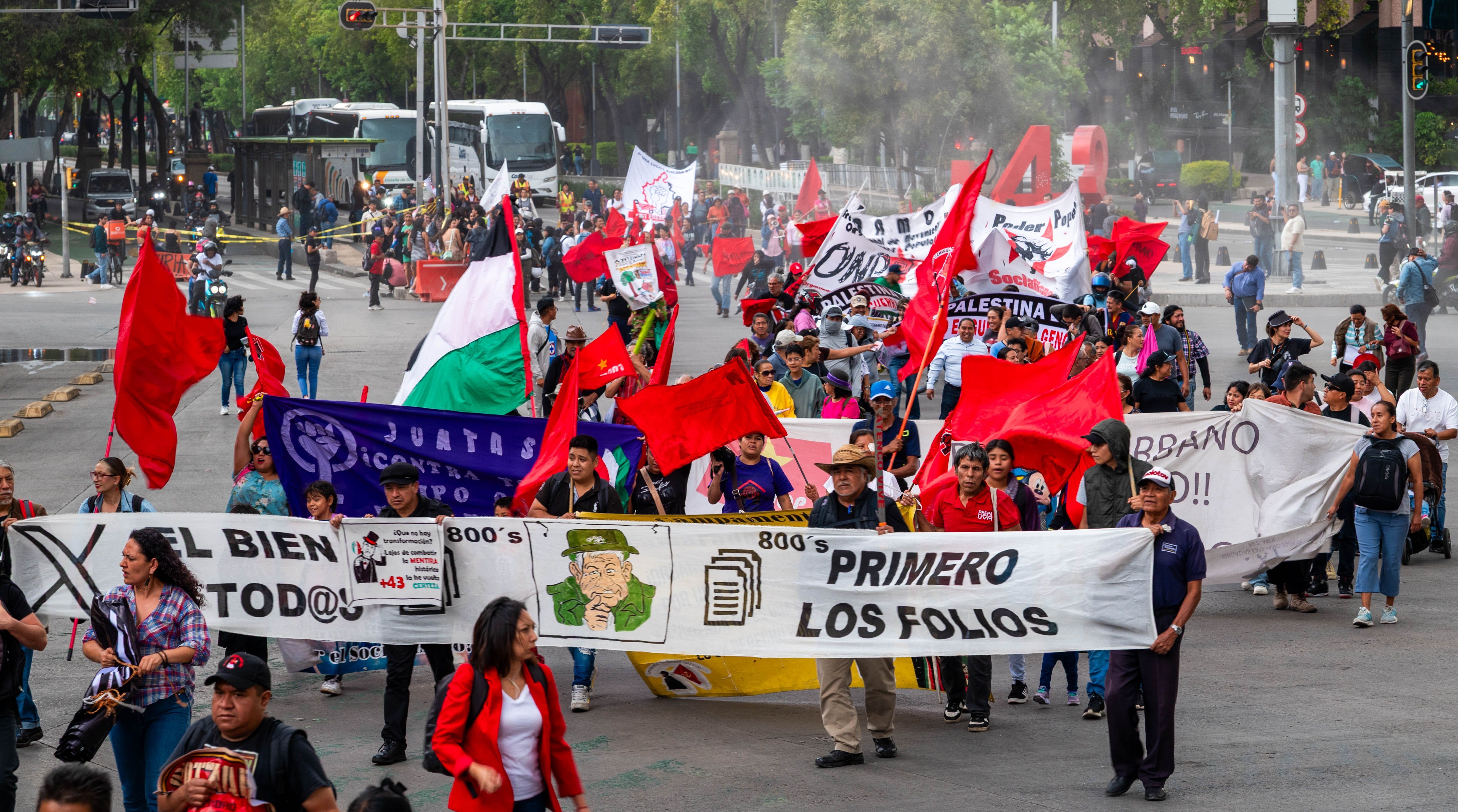 Padre de normalista de Ayotzinapa acusa a la CNDH de respaldar al Ejecutivo