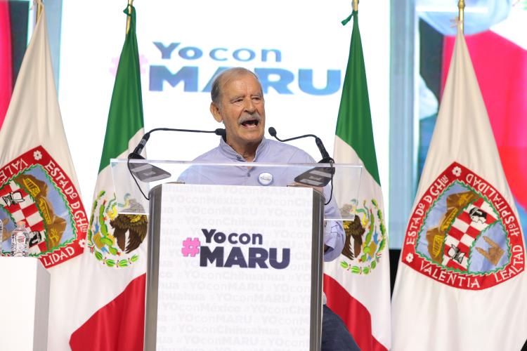Vicente Fox denuncia deterioro institucional