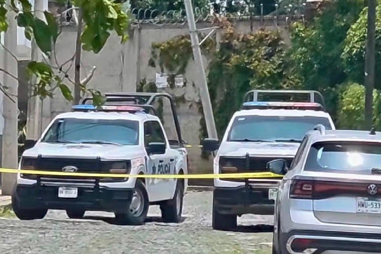 Asesinan a balazos a un hombre dentro de su vehículo en Tlajomulco