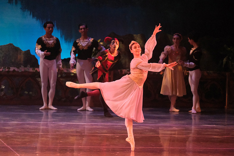 Ballet de Jalisco vuelve con ‘El Lago de los Cisnes’ 