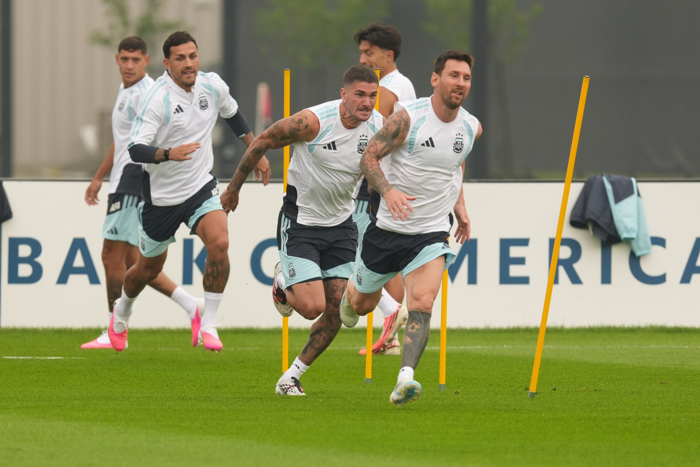 Scaloni evalúa hacer cambios en el once inicial de Argentina