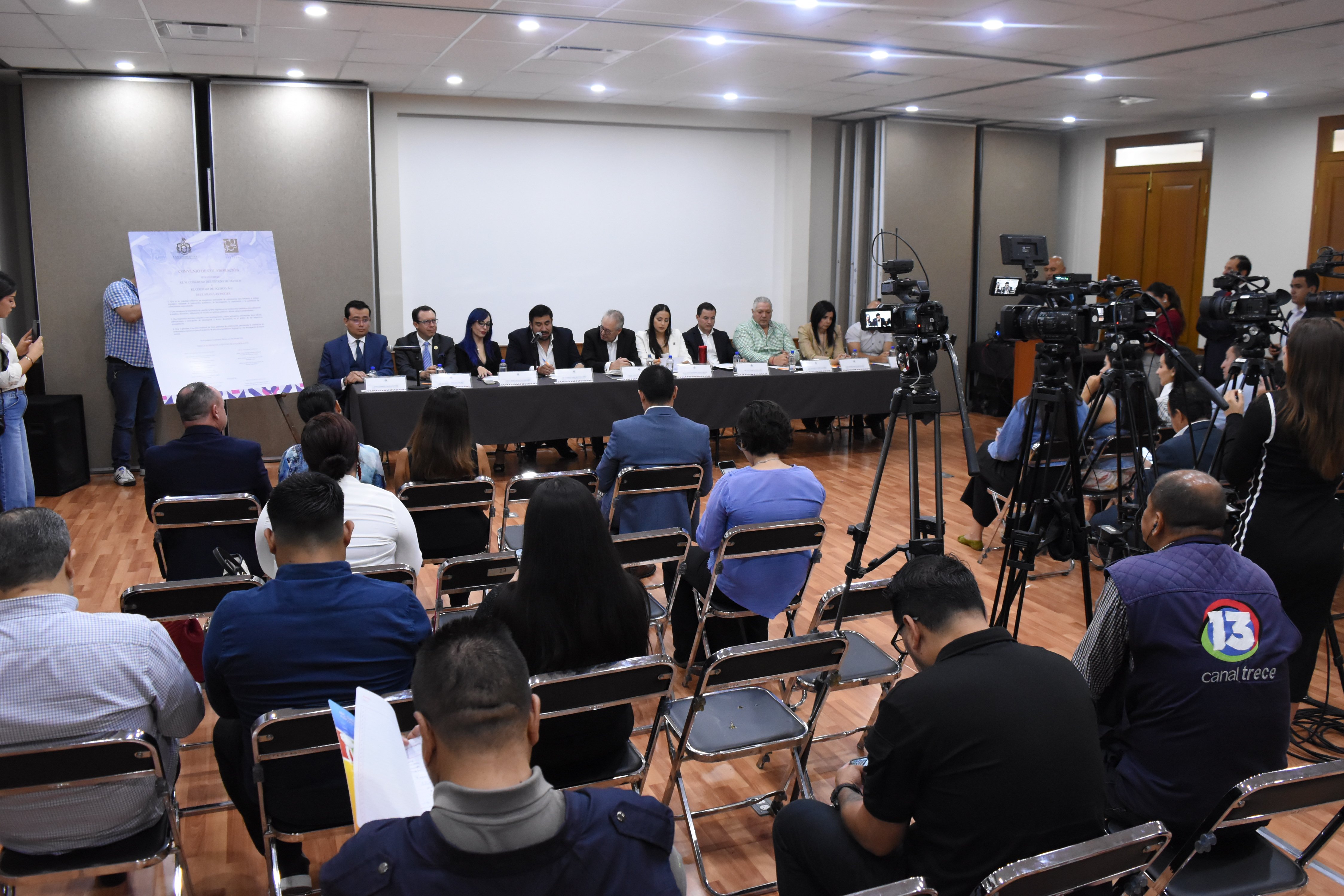 Colegio de Jalisco firma convenio con Congreso para promover investigaciones