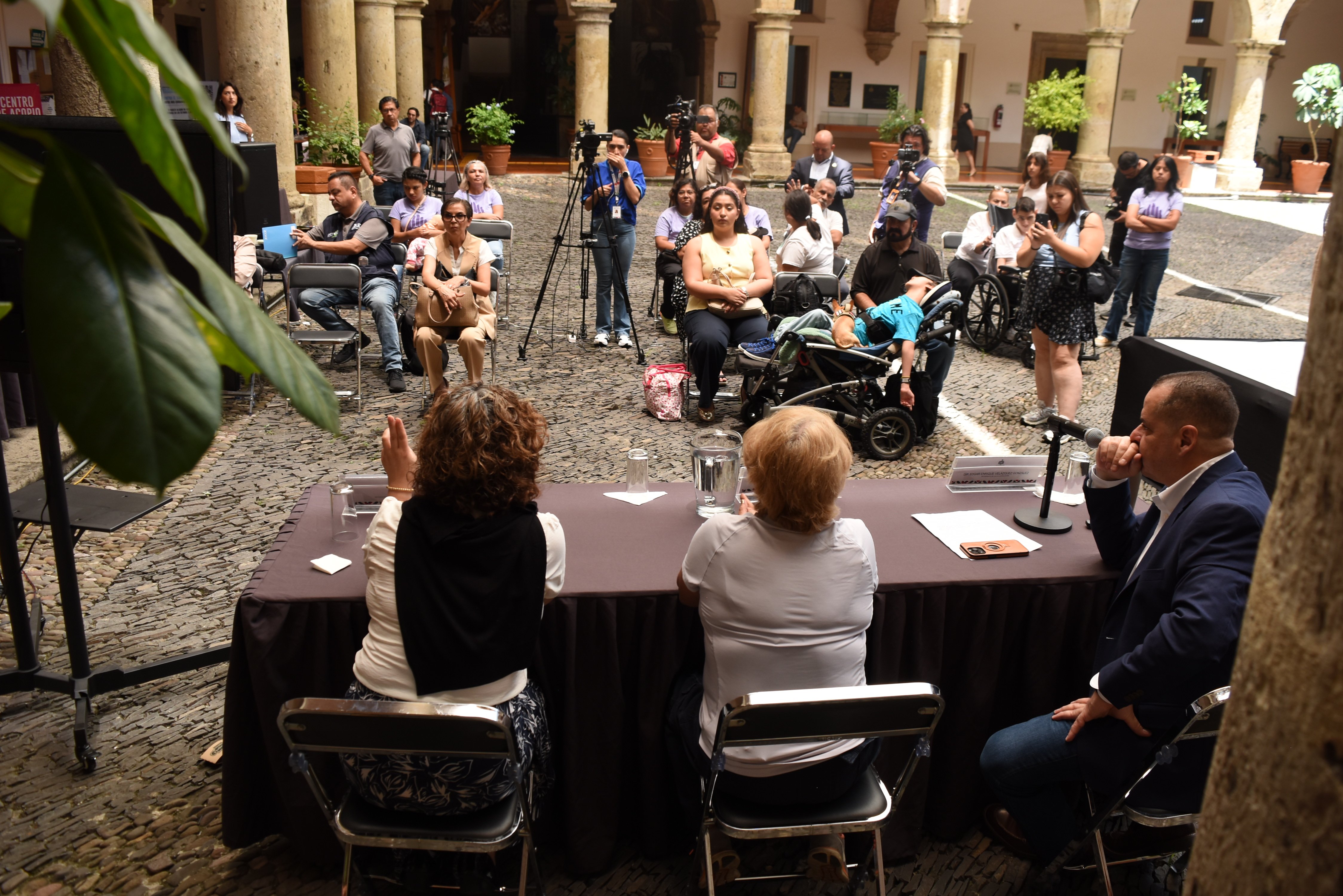 Denuncian retención de medicinas con CBD en aduanas; buscan cambios legales