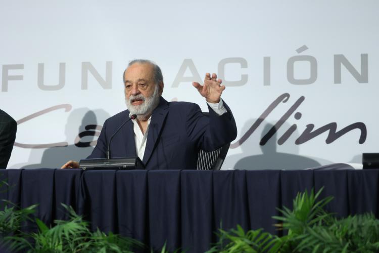 Carlos Slim compra empresa de telecomunicaciones en Perú