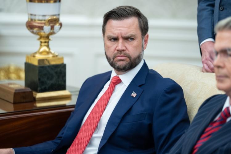 Suspenden a agente del Servicio Secreto por filtración sobre viajes de JD Vance