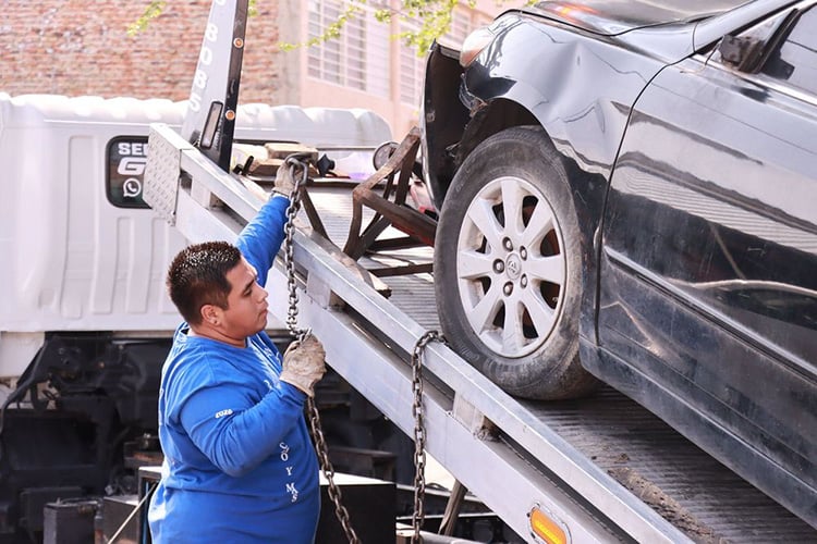 Guadalajara retira diariamente ocho vehículos abandonados 