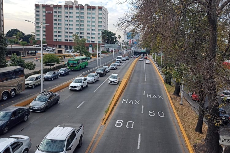 Exhibe auditoría ciudadana barreras peatonales en Avenida López Mateos