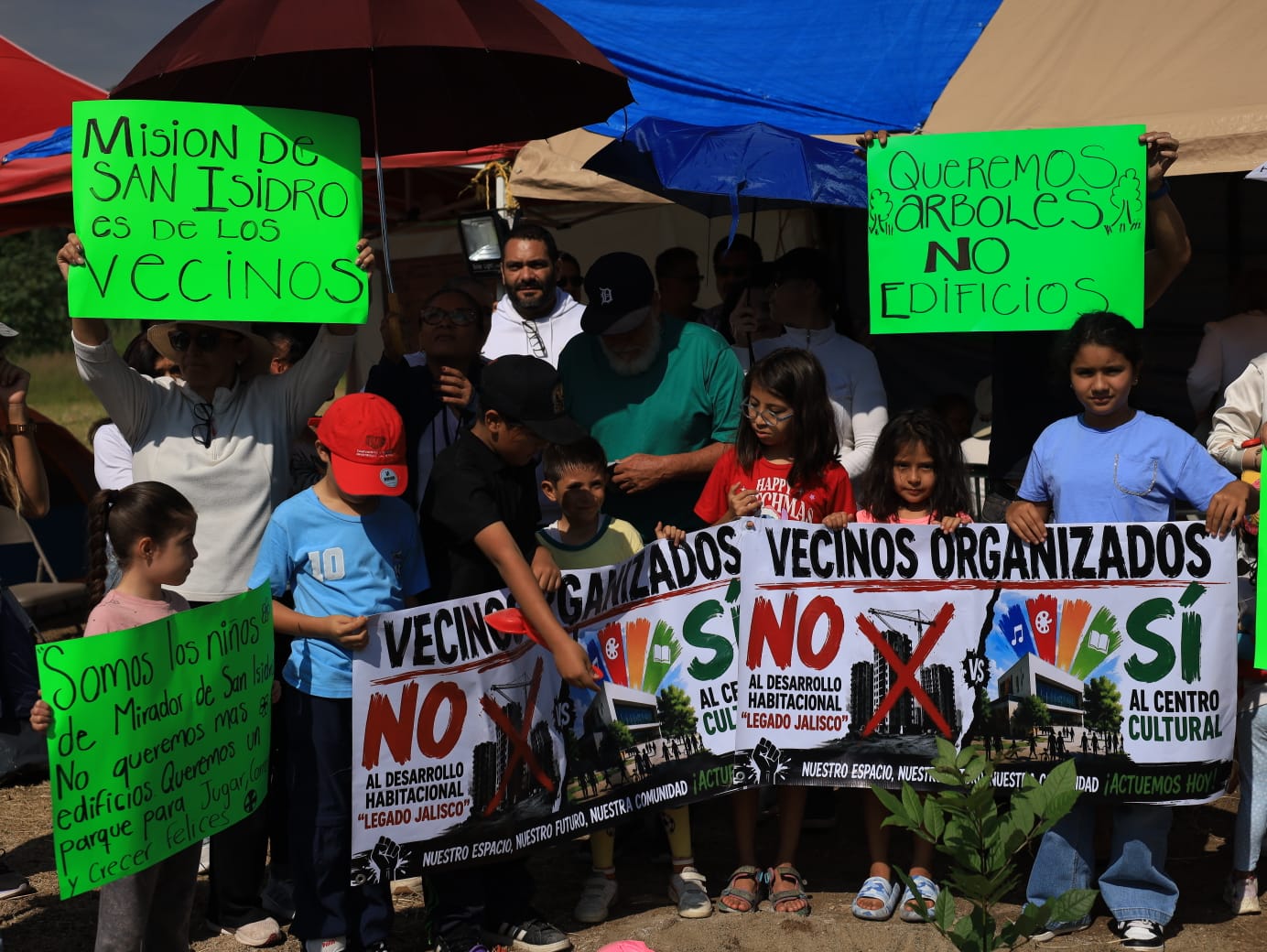 Vecinos plantan el 'Árbol de la Esperanza'; buscan impedir obra